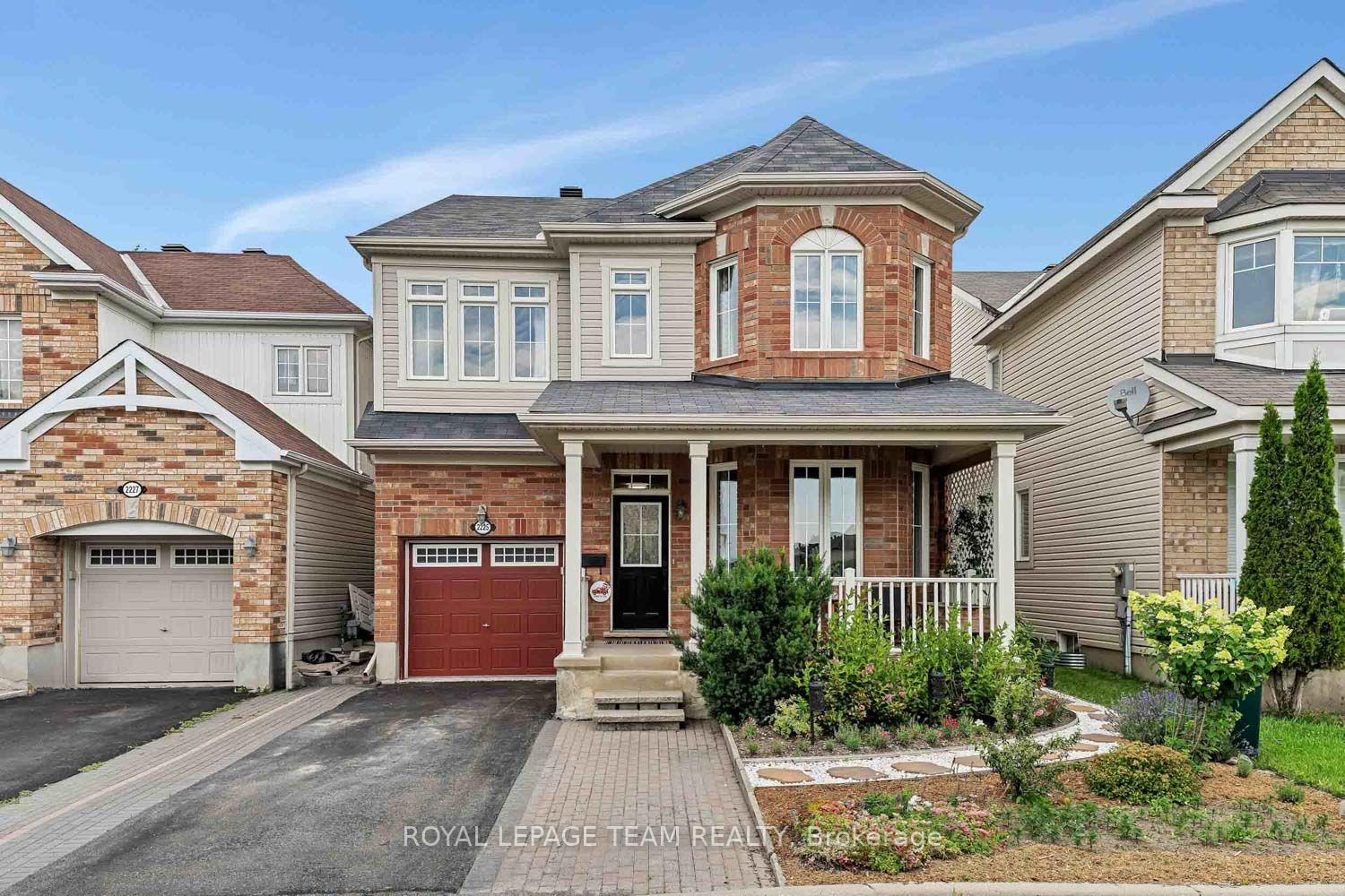 Front of 2225 Watercolours Way