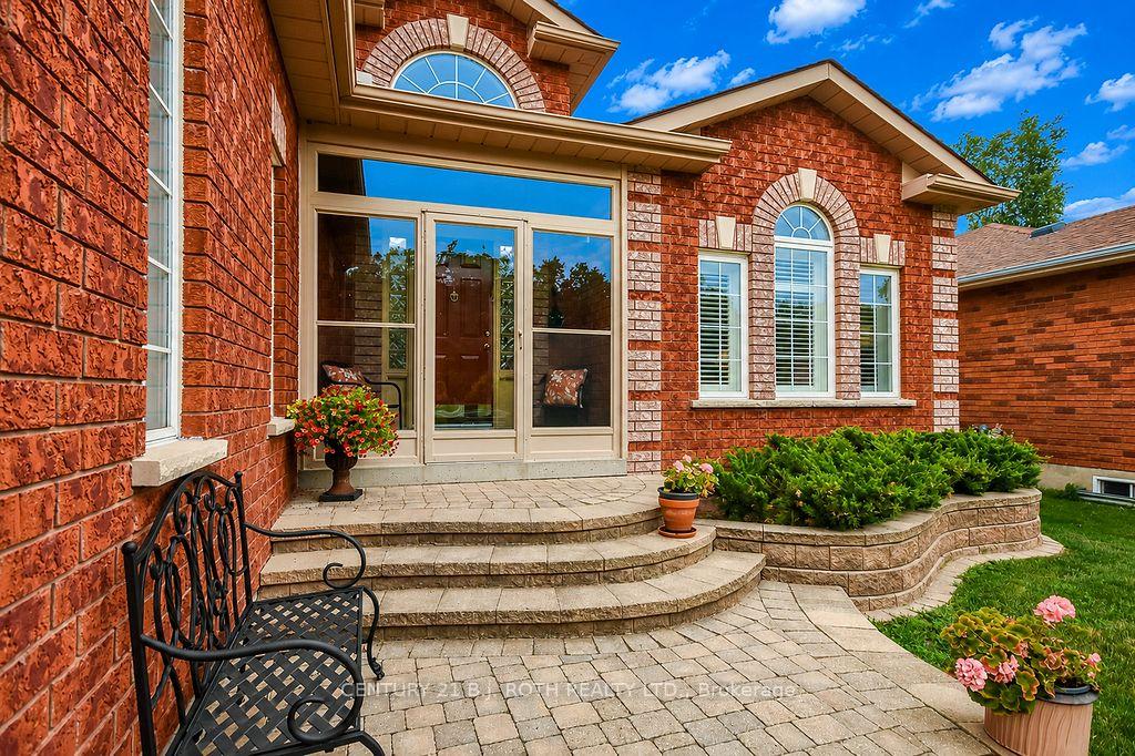 Photo 2 of 62 Benson Drive, Barrie, Northwest — HOMEH