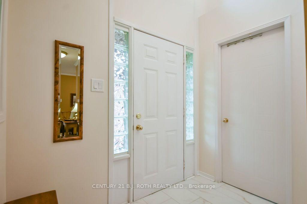Photo 4 of 62 Benson Drive, Barrie, Northwest — HOMEH