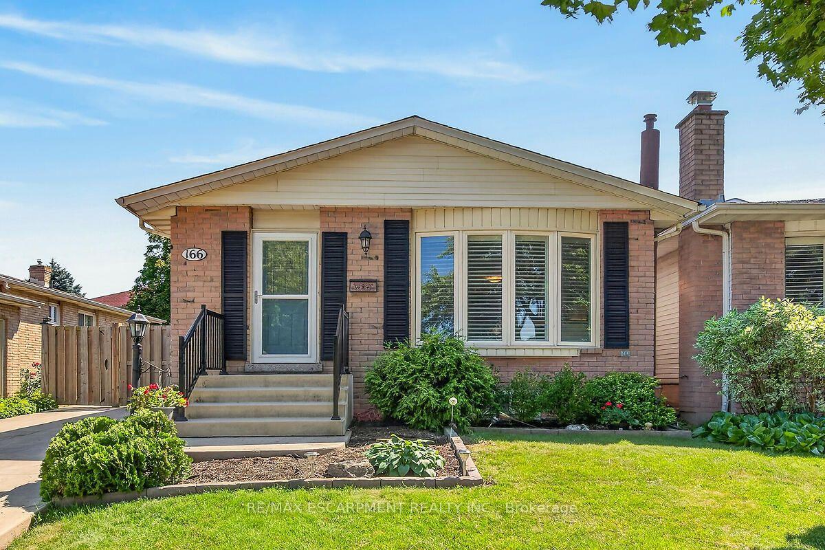 Photo 2 of 166 Athenia Drive, Hamilton, Stoney Creek — HOMEH