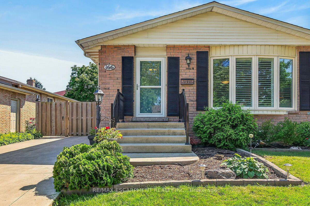 Photo 3 of 166 Athenia Drive, Hamilton, Stoney Creek — HOMEH