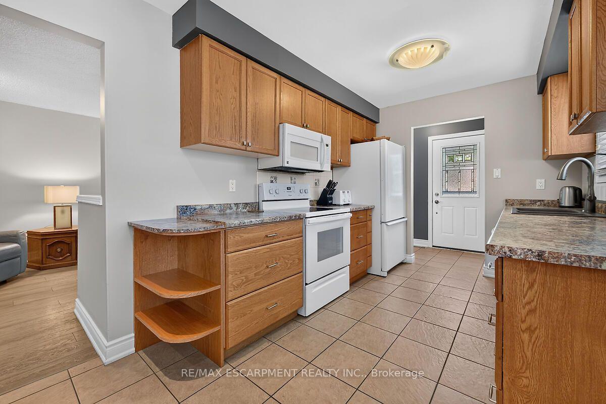 Photo 5 of 166 Athenia Drive, Hamilton, Stoney Creek — HOMEH
