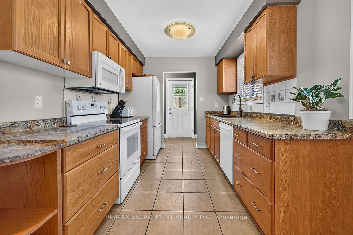 Photo 6 of 166 Athenia Drive, Hamilton, Stoney Creek — HOMEH