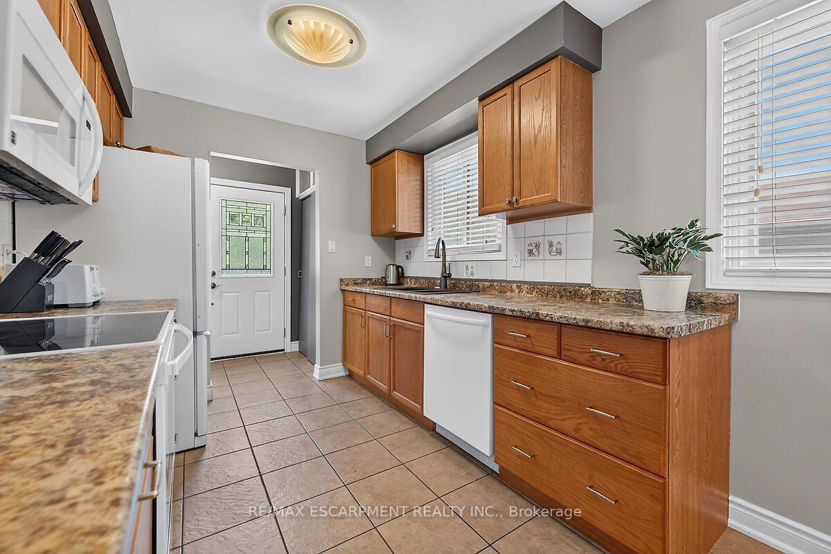 Photo 7 of 166 Athenia Drive, Hamilton, Stoney Creek — HOMEH