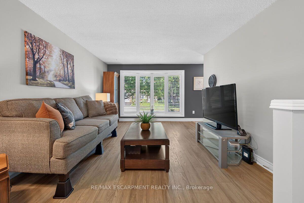 Photo 9 of 166 Athenia Drive, Hamilton, Stoney Creek — HOMEH