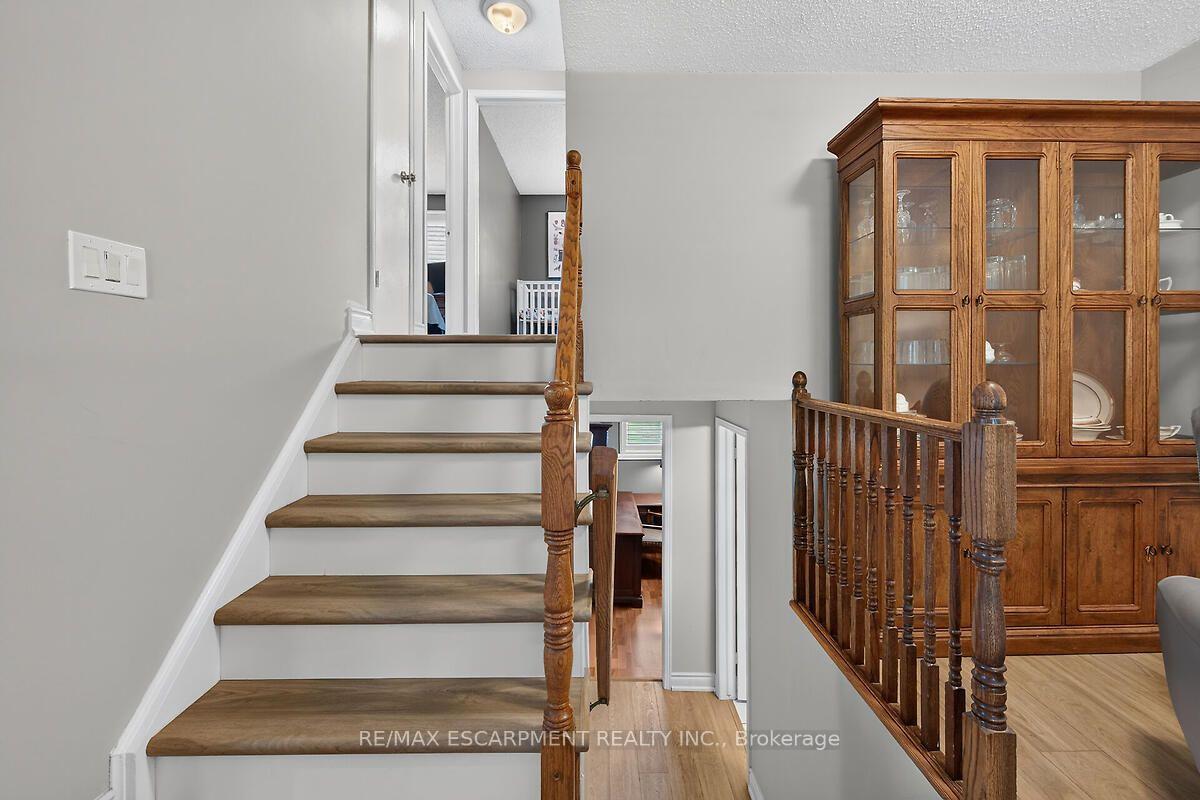 Photo 13 of 166 Athenia Drive, Hamilton, Stoney Creek — HOMEH