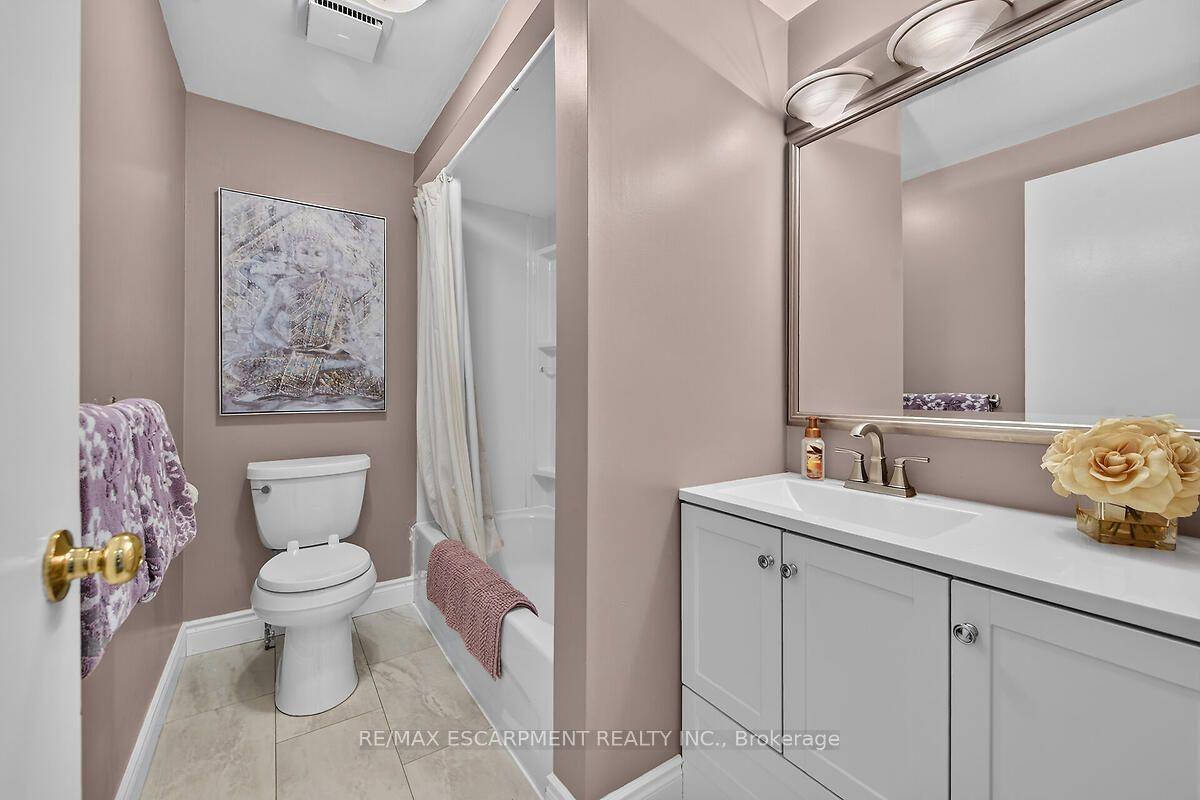 Photo 15 of 166 Athenia Drive, Hamilton, Stoney Creek — HOMEH