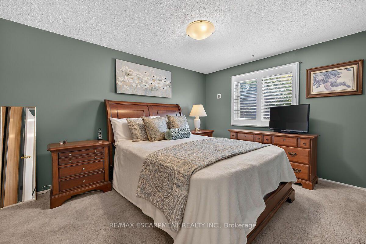 Photo 16 of 166 Athenia Drive, Hamilton, Stoney Creek — HOMEH