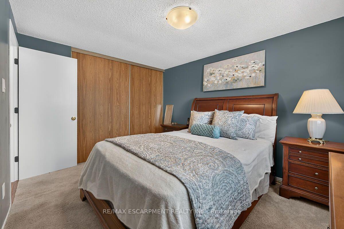 Photo 17 of 166 Athenia Drive, Hamilton, Stoney Creek — HOMEH