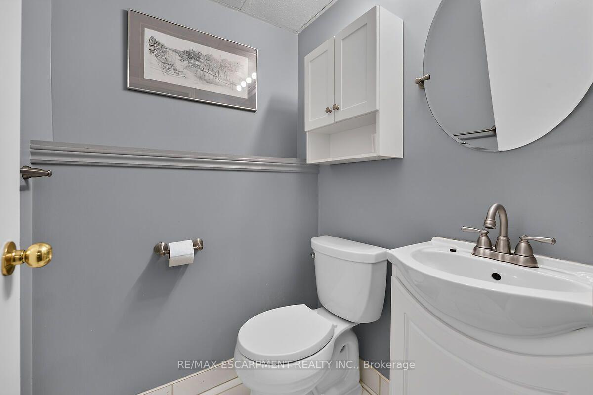 Photo 21 of 166 Athenia Drive, Hamilton, Stoney Creek — HOMEH