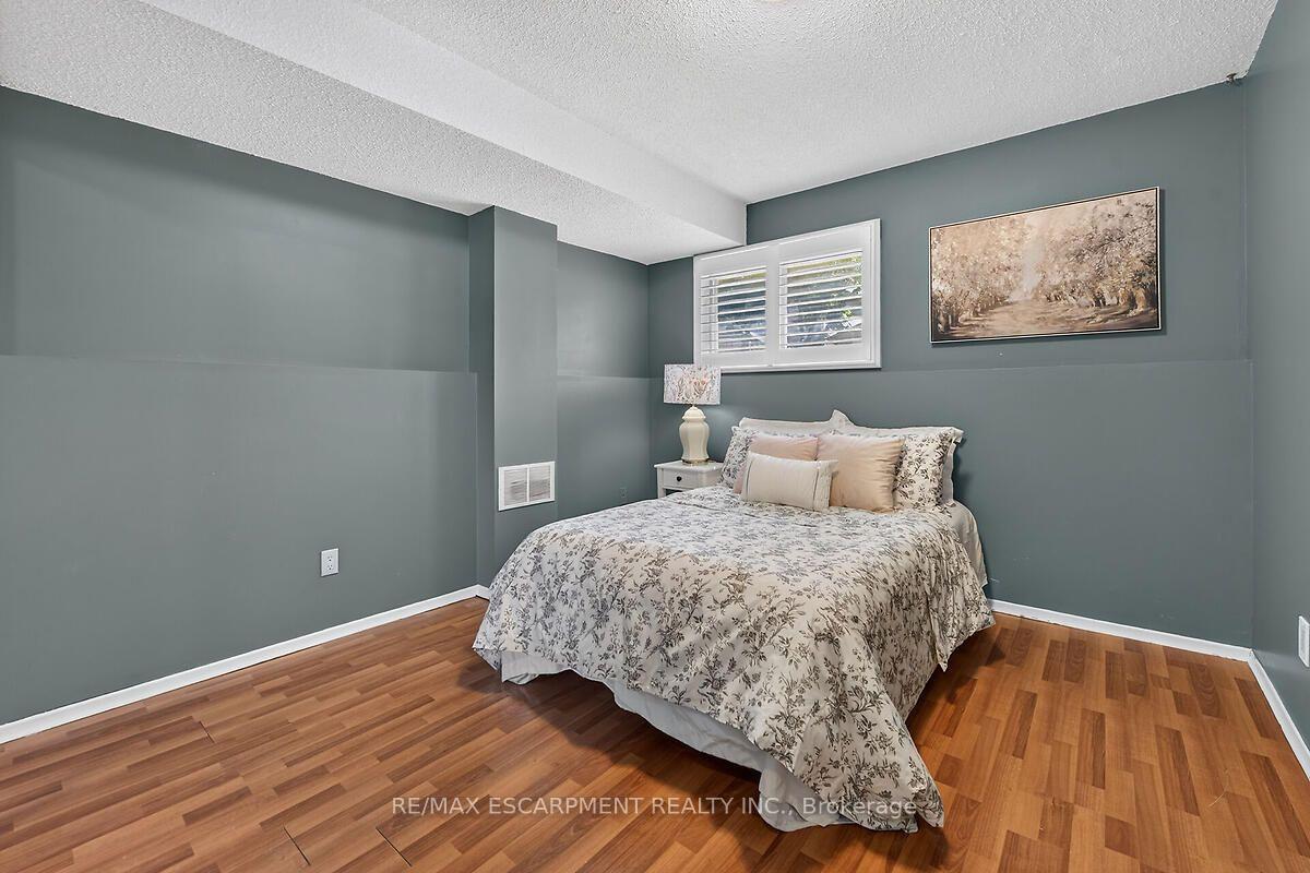 Photo 27 of 166 Athenia Drive, Hamilton, Stoney Creek — HOMEH