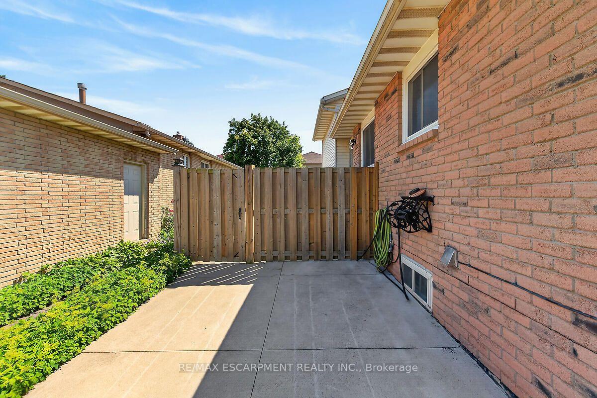 Photo 28 of 166 Athenia Drive, Hamilton, Stoney Creek — HOMEH