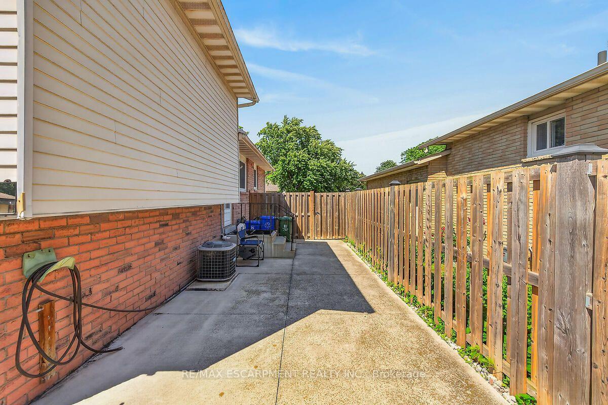 Photo 29 of 166 Athenia Drive, Hamilton, Stoney Creek — HOMEH