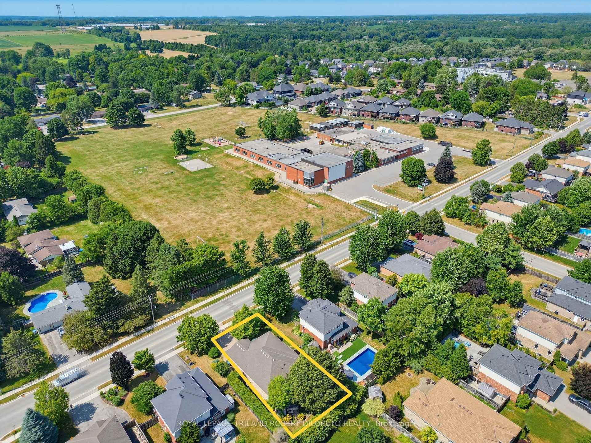 Photo 8 of 9989 Oxbow Drive, Middlesex Centre, Komoka — HOMEH