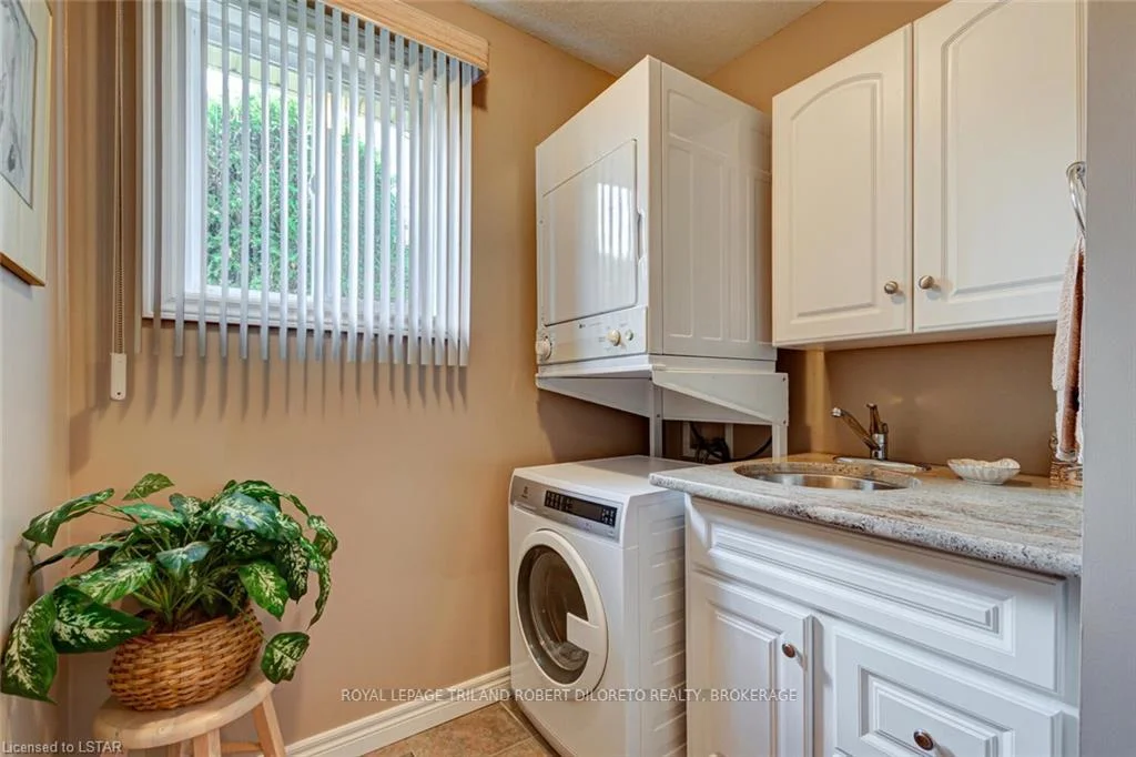 Photo 17 of 9989 Oxbow Drive, Middlesex Centre, Komoka — HOMEH