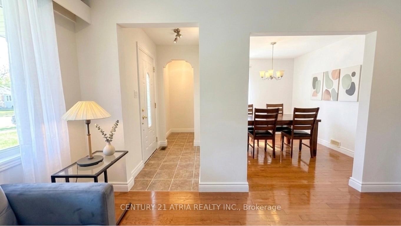 Photo 3 of 115 Ellington Drive, Scarborough, Wexford-Maryvale — HOMEH