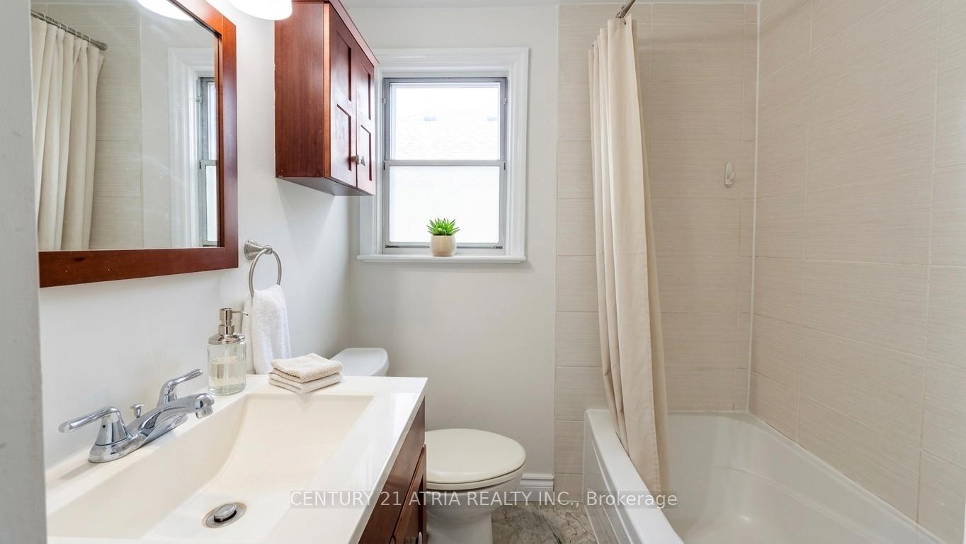 Photo 5 of 115 Ellington Drive, Scarborough, Wexford-Maryvale — HOMEH