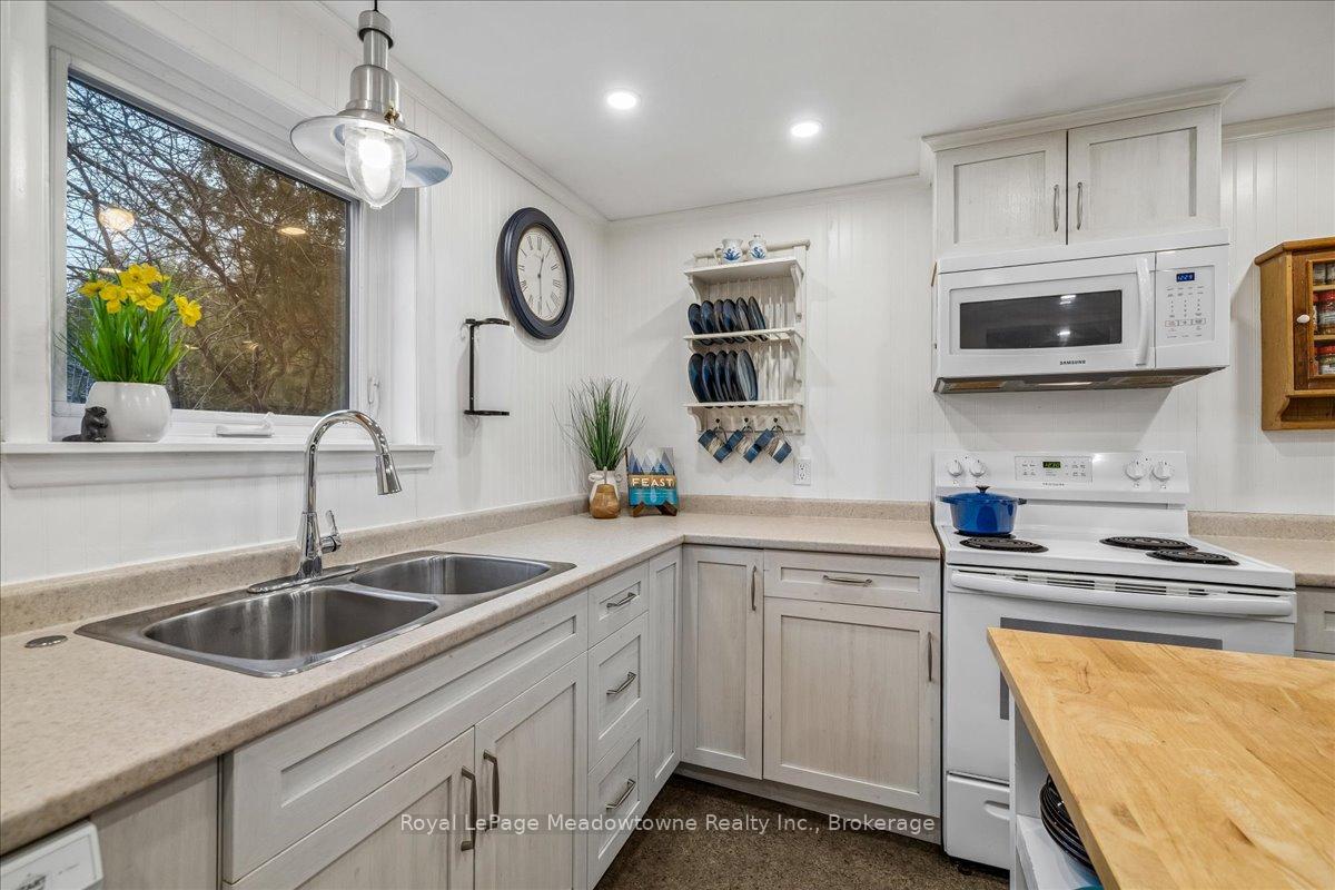 Photo 26 of 11024 First Line Nassagaweya, Milton, Moffat — HOMEH