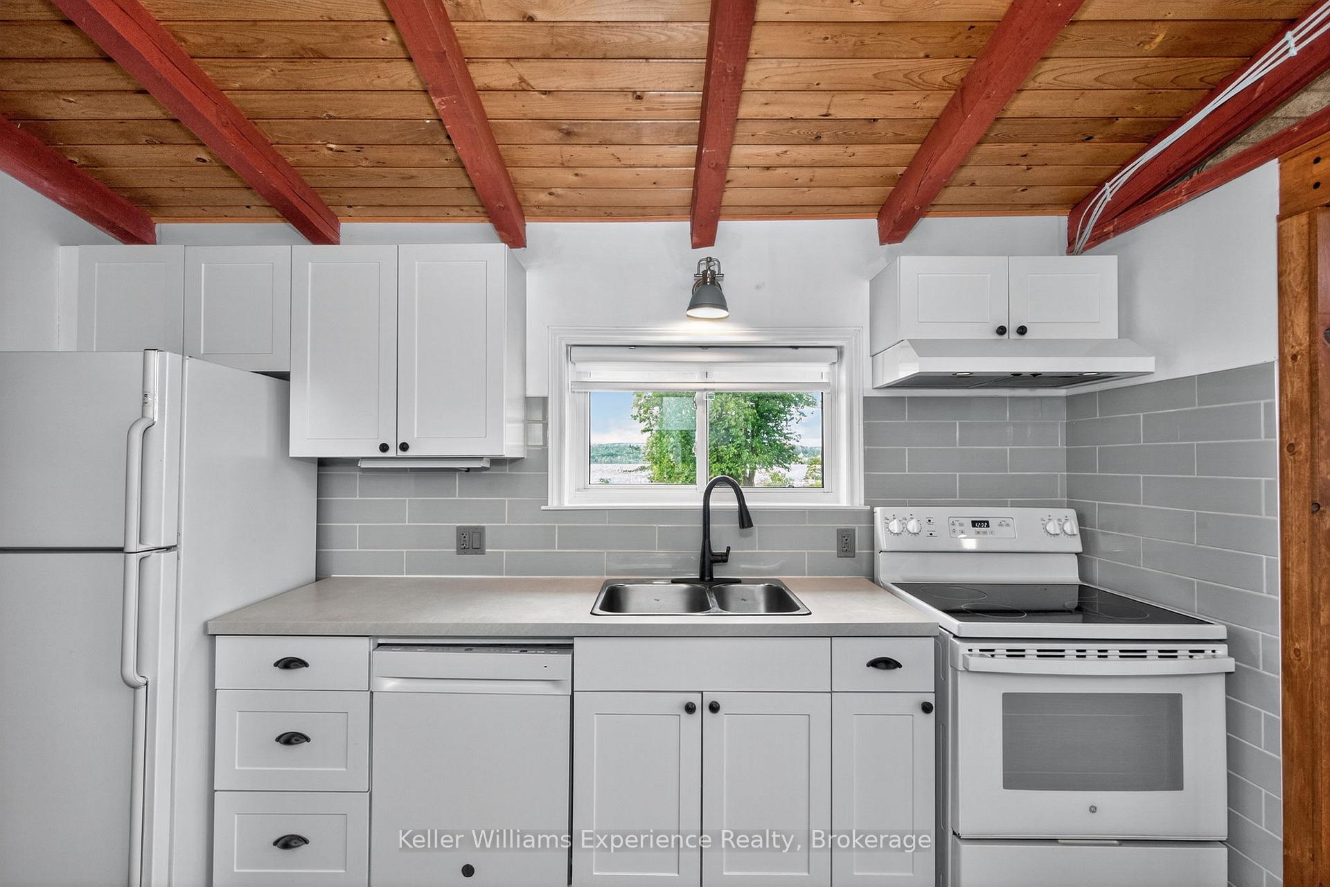 Photo 10 of 681 McMurtry Road, Midland — HOMEH
