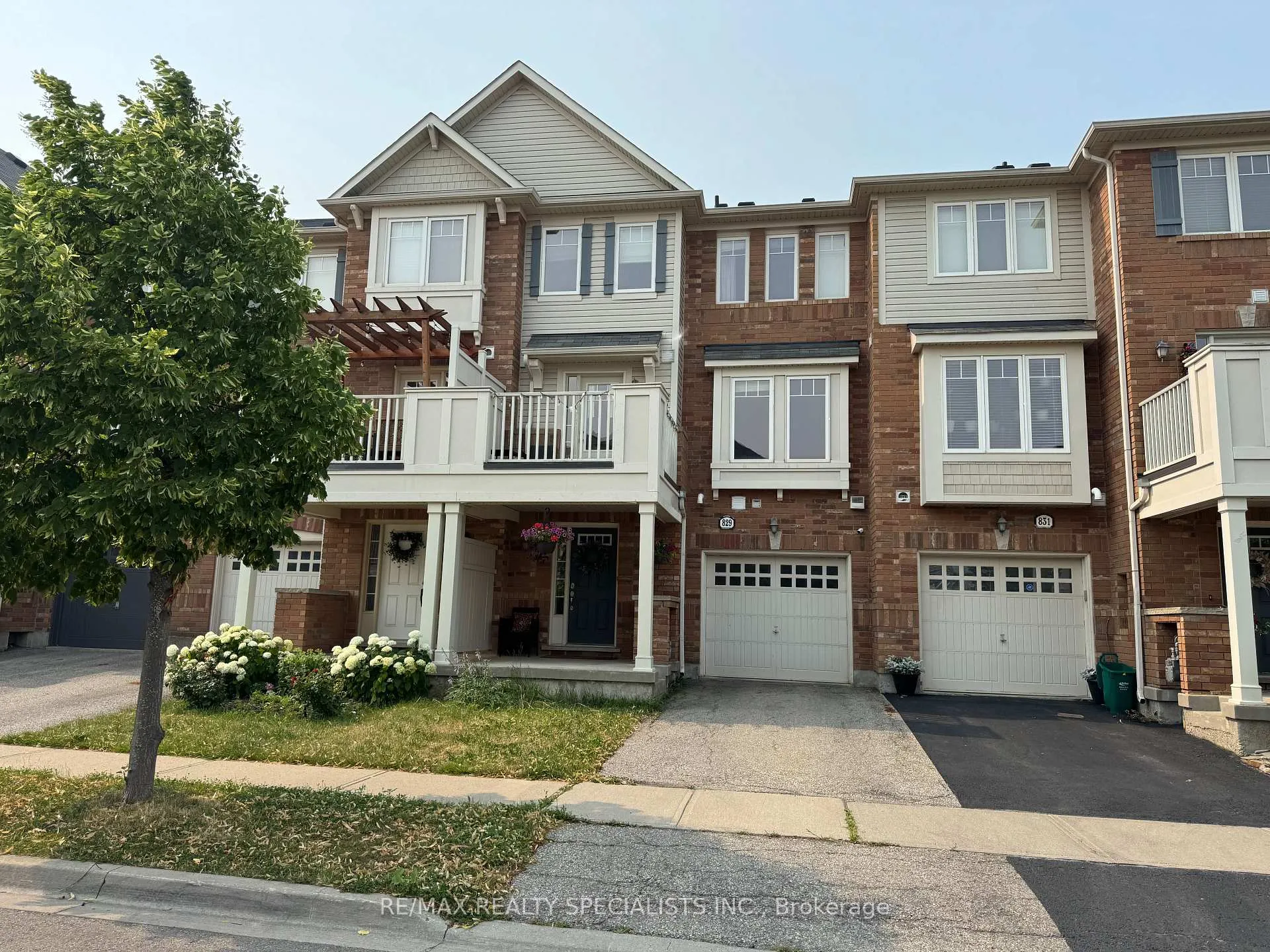 Front of 829 Fowles Court