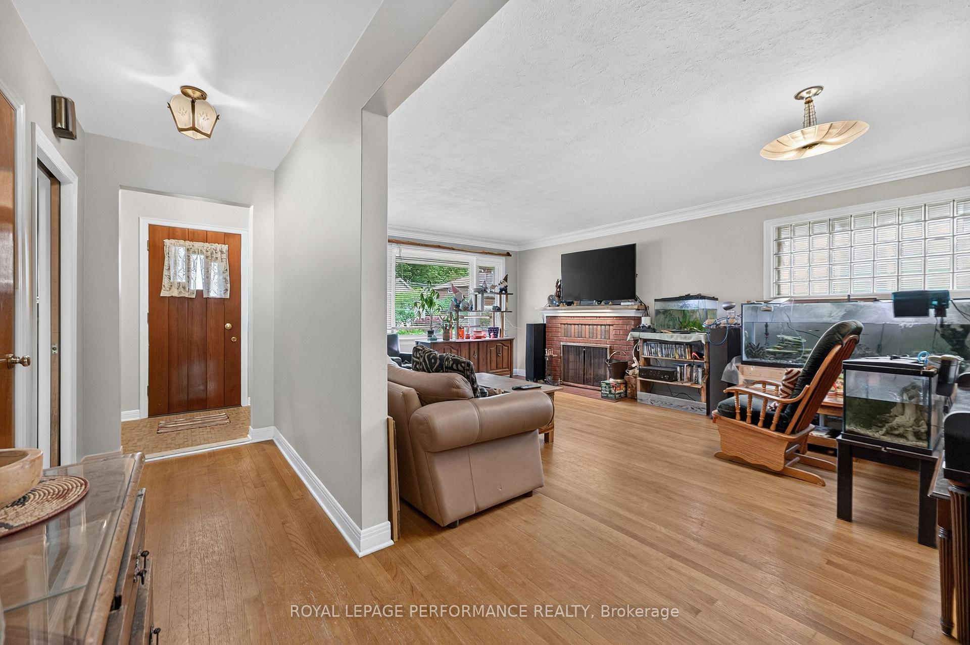 Photo 4 of 245 Compton Avenue, Ottawa, Woodroffe — HOMEH