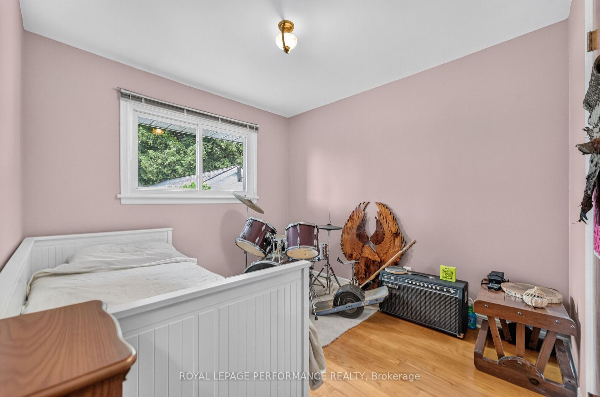 Photo 14 of 245 Compton Avenue, Ottawa, Woodroffe — HOMEH