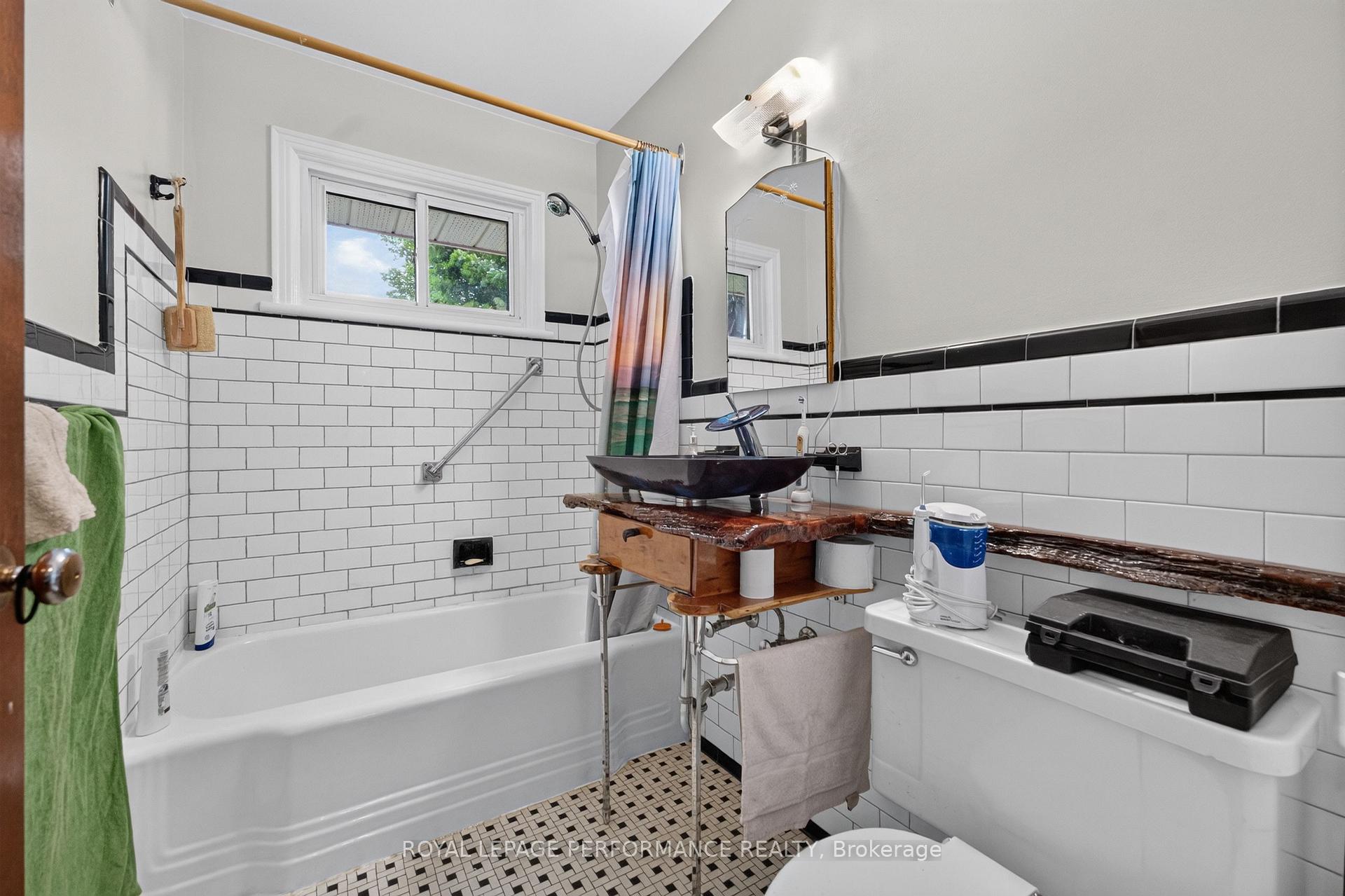 Photo 15 of 245 Compton Avenue, Ottawa, Woodroffe — HOMEH
