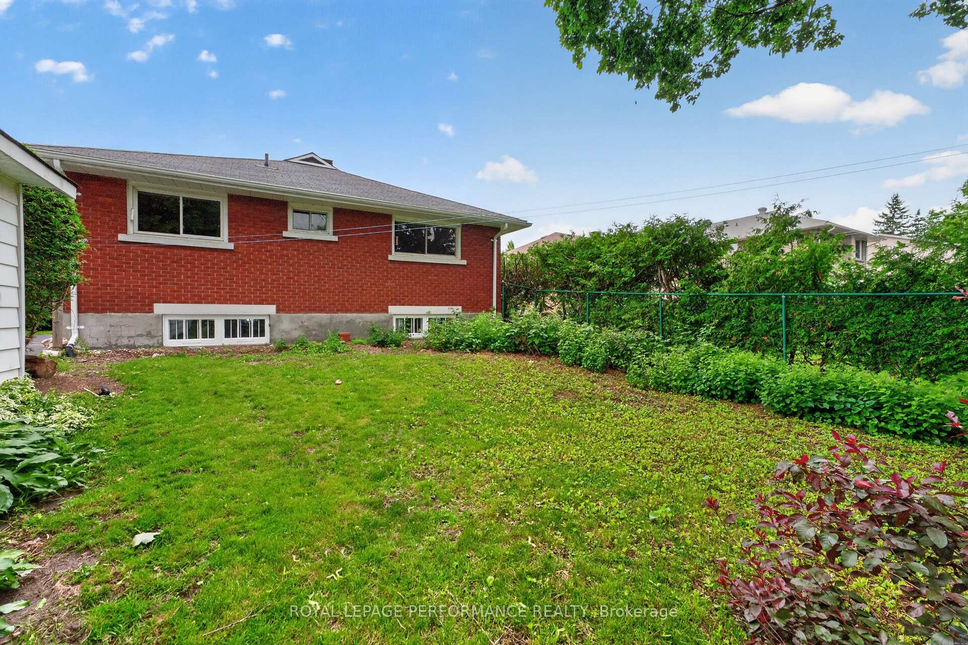 Photo 22 of 245 Compton Avenue, Ottawa, Woodroffe — HOMEH