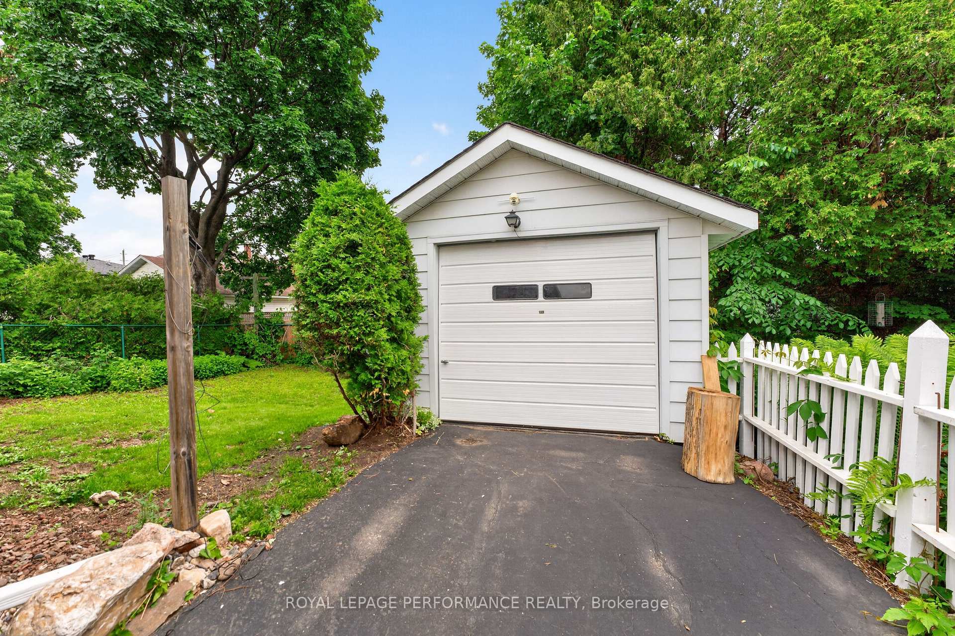 Photo 26 of 245 Compton Avenue, Ottawa, Woodroffe — HOMEH