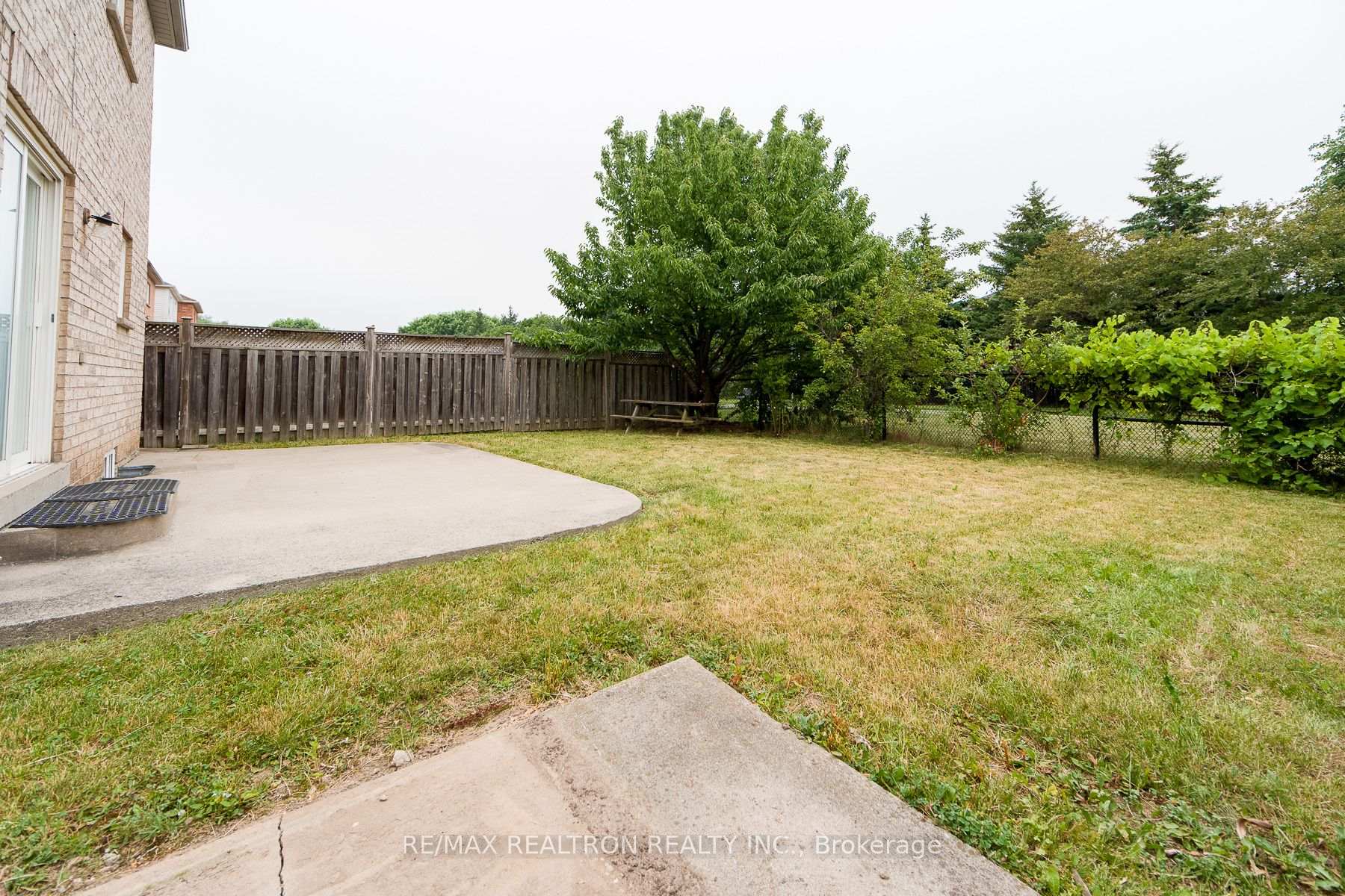 Photo 7 of 1 Heathwood Drive, Brampton, Fletcher's Meadow — HOMEH