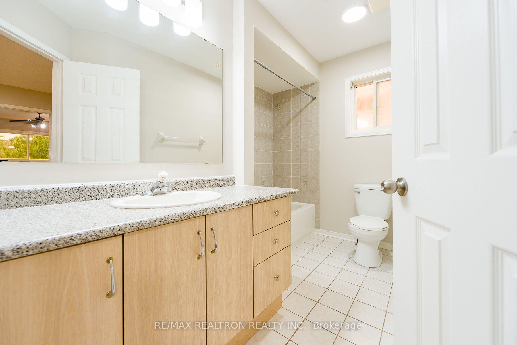 Photo 11 of 1 Heathwood Drive, Brampton, Fletcher's Meadow — HOMEH