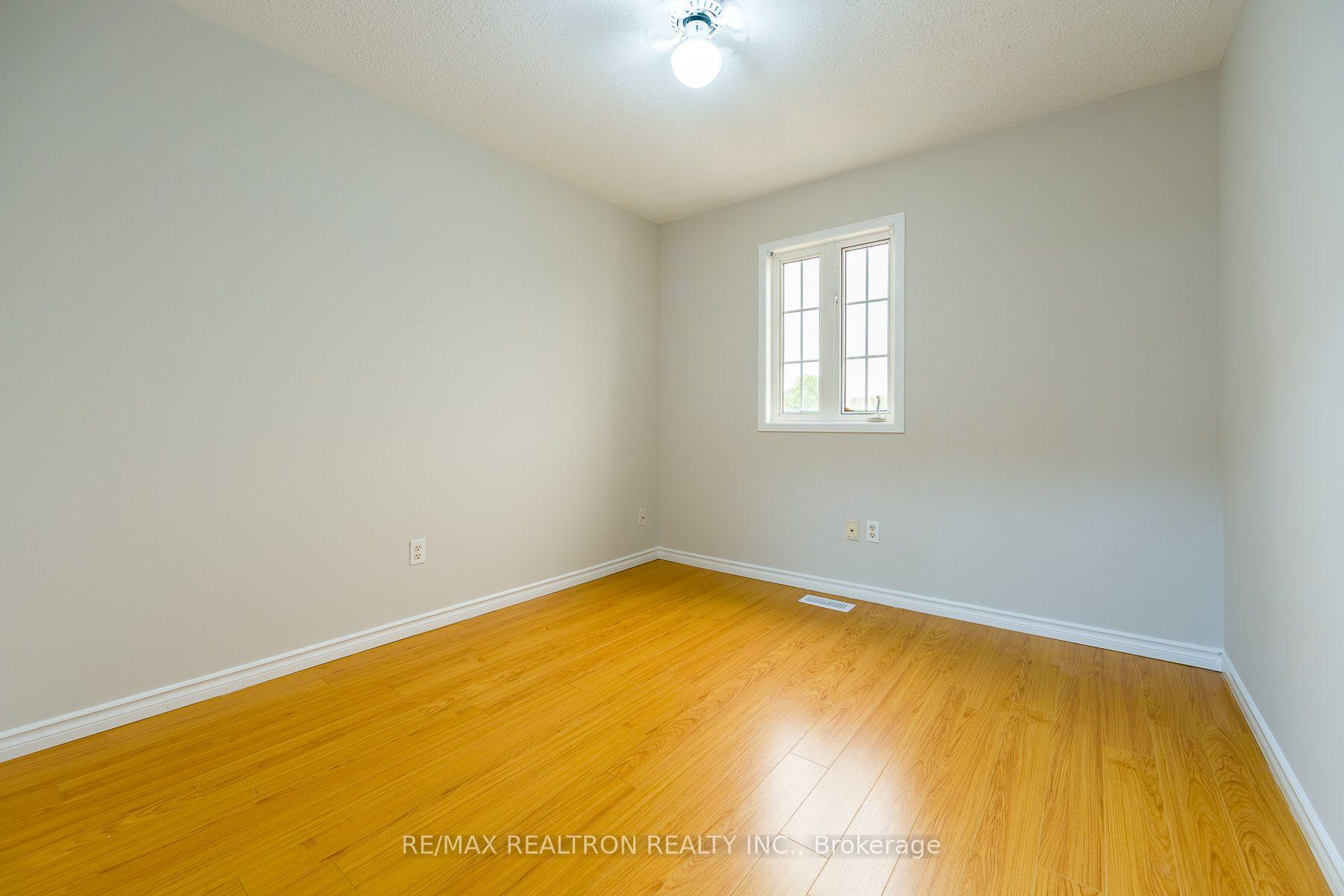 Photo 13 of 1 Heathwood Drive, Brampton, Fletcher's Meadow — HOMEH