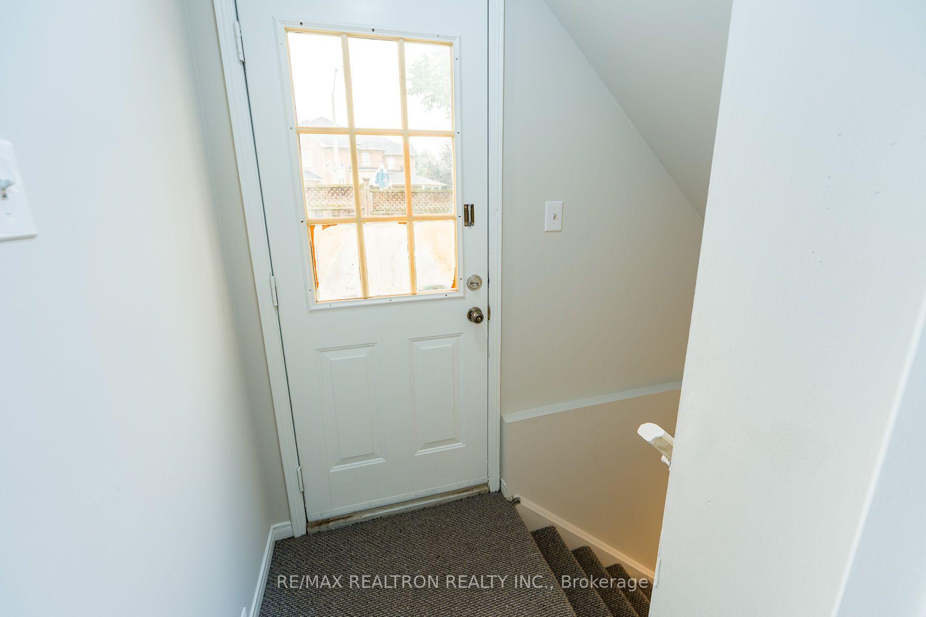 Photo 15 of 1 Heathwood Drive, Brampton, Fletcher's Meadow — HOMEH