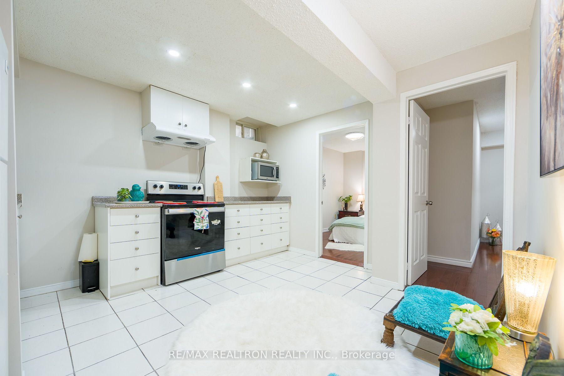 Photo 16 of 1 Heathwood Drive, Brampton, Fletcher's Meadow — HOMEH