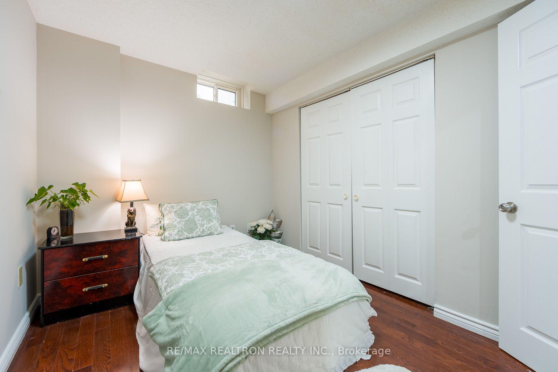 Photo 18 of 1 Heathwood Drive, Brampton, Fletcher's Meadow — HOMEH