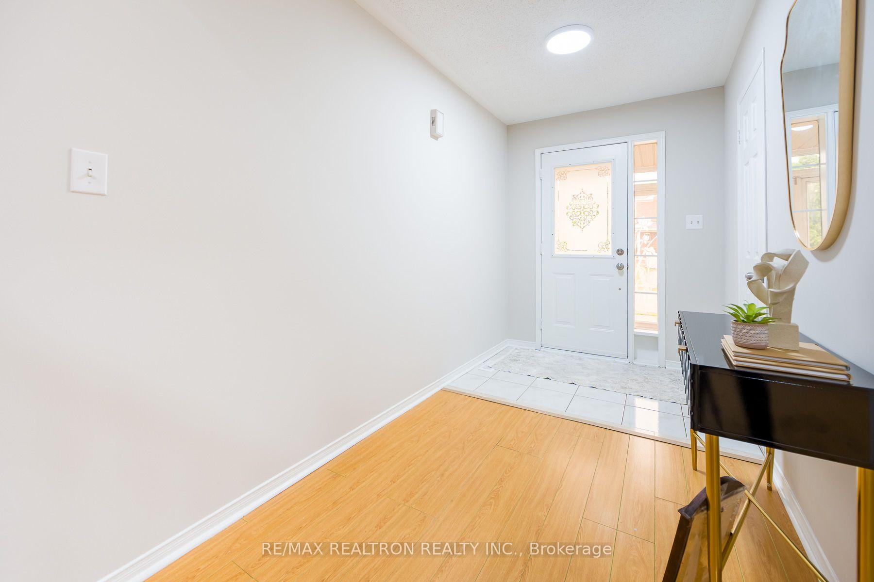 Photo 22 of 1 Heathwood Drive, Brampton, Fletcher's Meadow — HOMEH