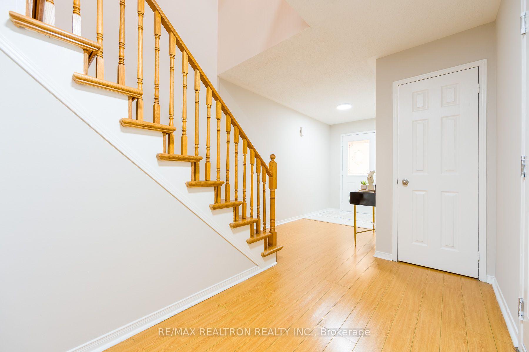 Photo 29 of 1 Heathwood Drive, Brampton, Fletcher's Meadow — HOMEH