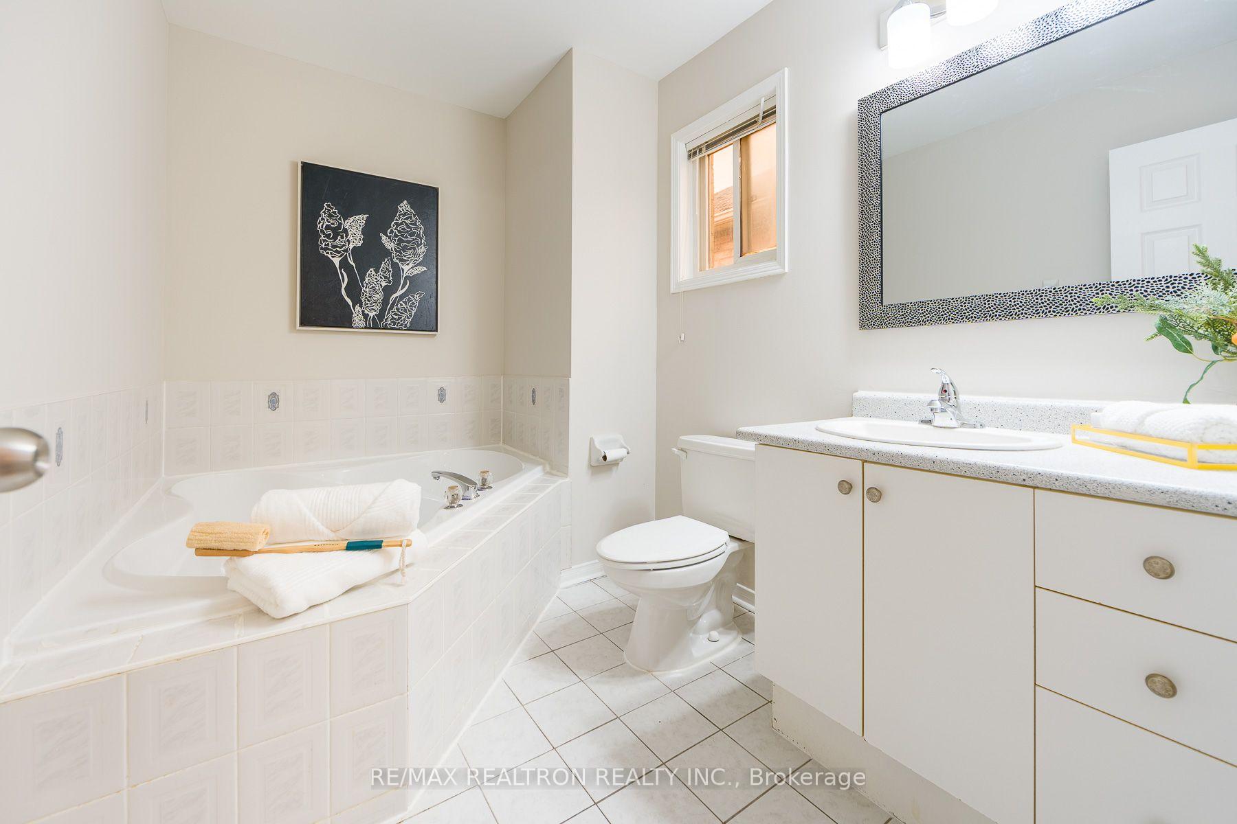 Photo 33 of 1 Heathwood Drive, Brampton, Fletcher's Meadow — HOMEH