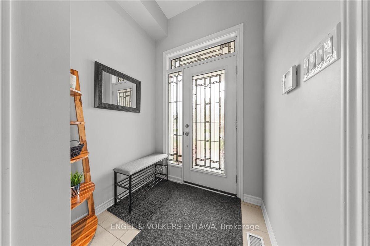 Photo 2 of 520 Rochefort Circle, Ottawa, Avalon West — HOMEH
