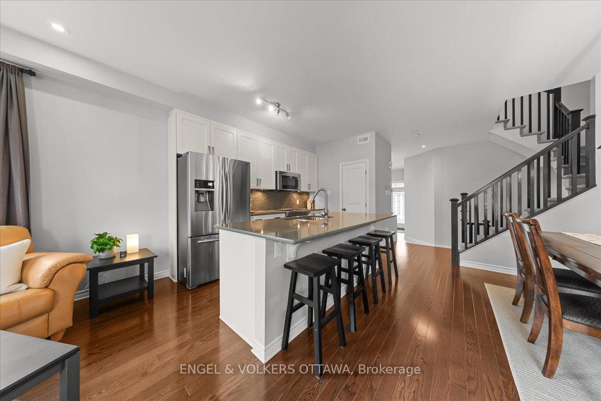 Photo 4 of 520 Rochefort Circle, Ottawa, Avalon West — HOMEH