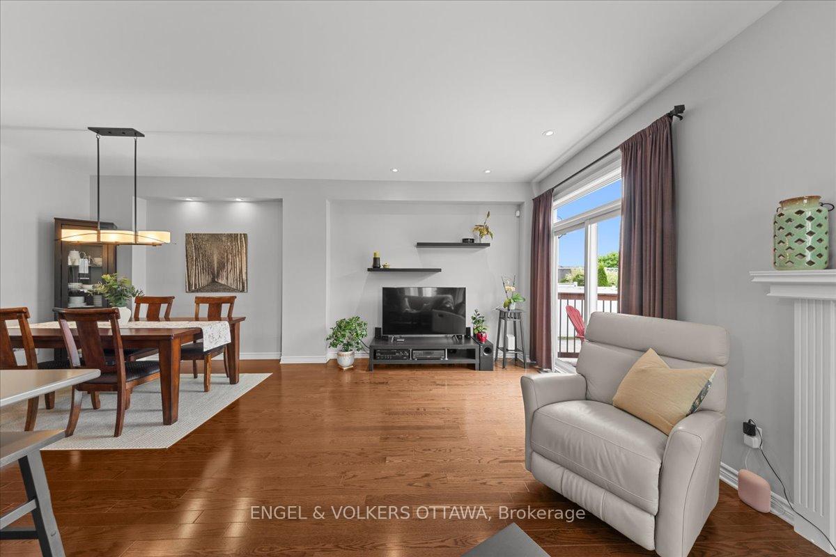 Photo 10 of 520 Rochefort Circle, Ottawa, Avalon West — HOMEH