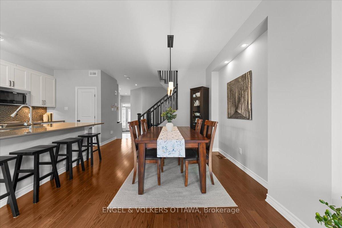 Photo 11 of 520 Rochefort Circle, Ottawa, Avalon West — HOMEH