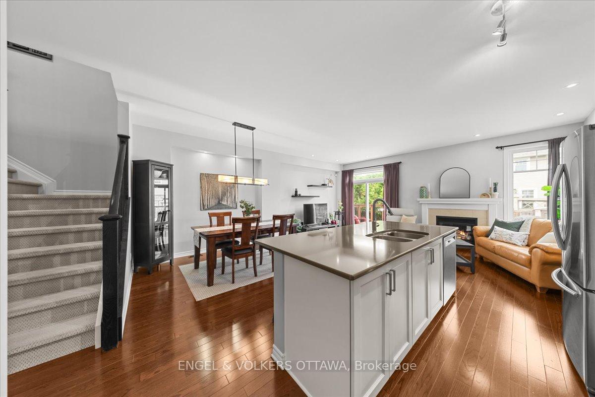 Photo 12 of 520 Rochefort Circle, Ottawa, Avalon West — HOMEH