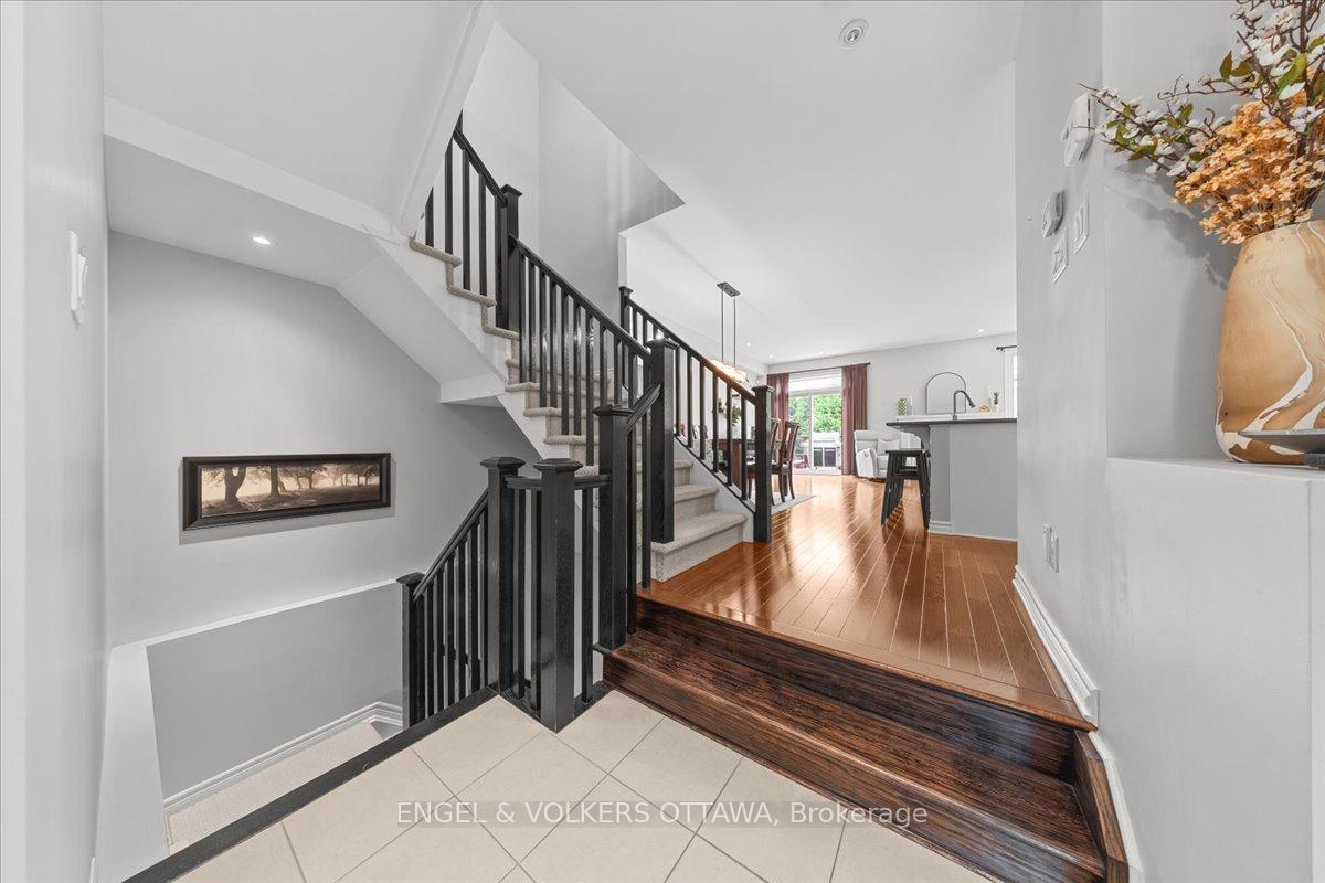 Photo 13 of 520 Rochefort Circle, Ottawa, Avalon West — HOMEH