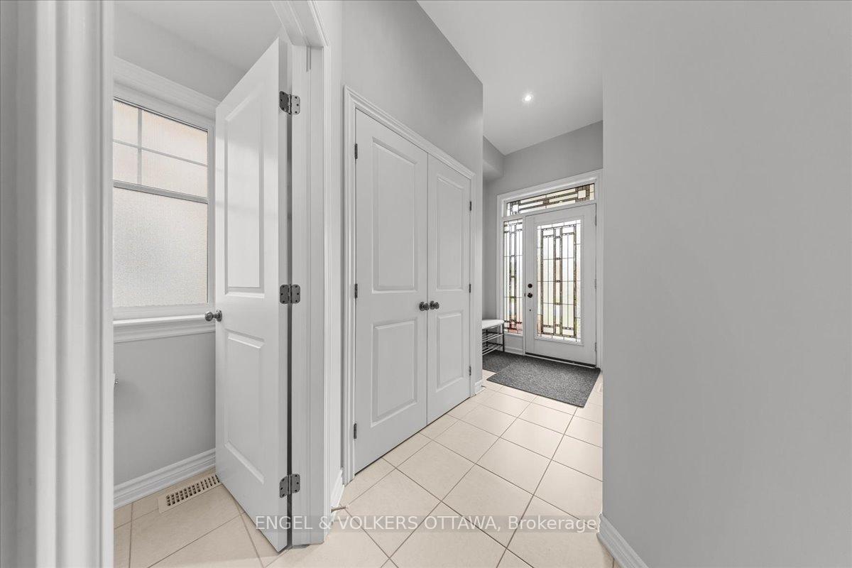 Photo 14 of 520 Rochefort Circle, Ottawa, Avalon West — HOMEH