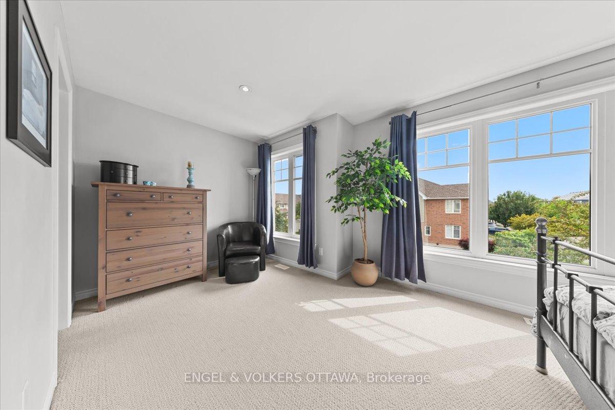 Photo 20 of 520 Rochefort Circle, Ottawa, Avalon West — HOMEH