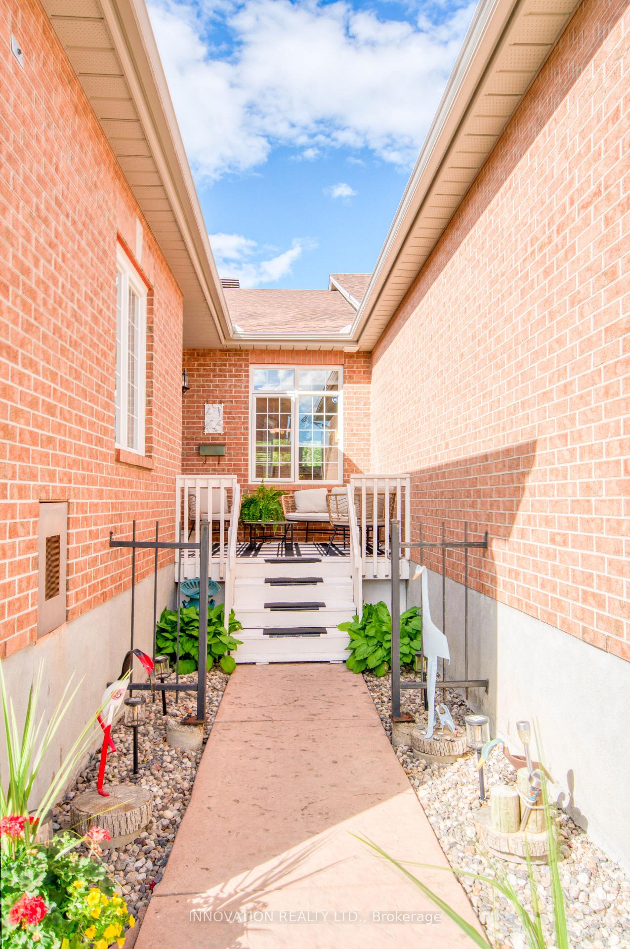 Photo 2 of 27 Eileen Crescent, Ottawa, Stittsville (Central) — HOMEH