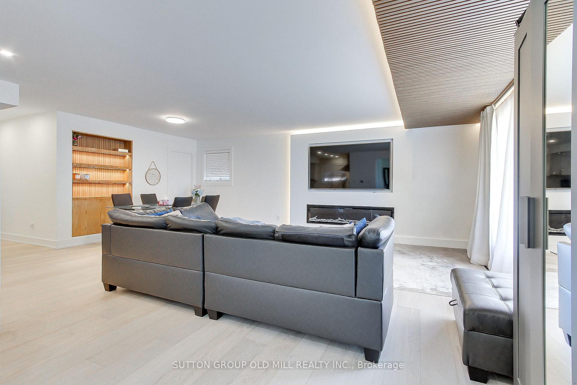 Photo 4 of 23 Moore Park Crescent, Halton Hills, Georgetown — HOMEH