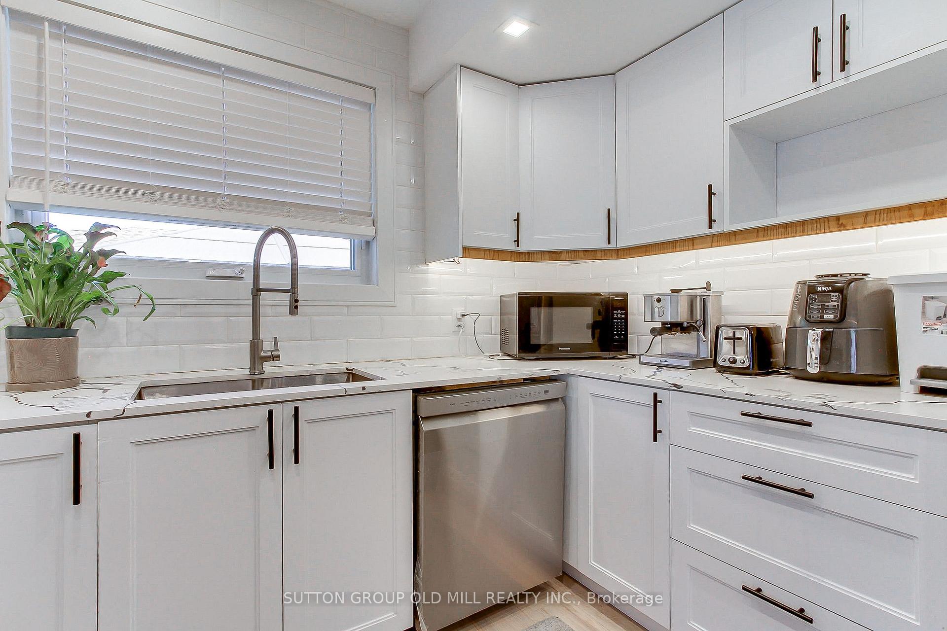 Photo 13 of 23 Moore Park Crescent, Halton Hills, Georgetown — HOMEH