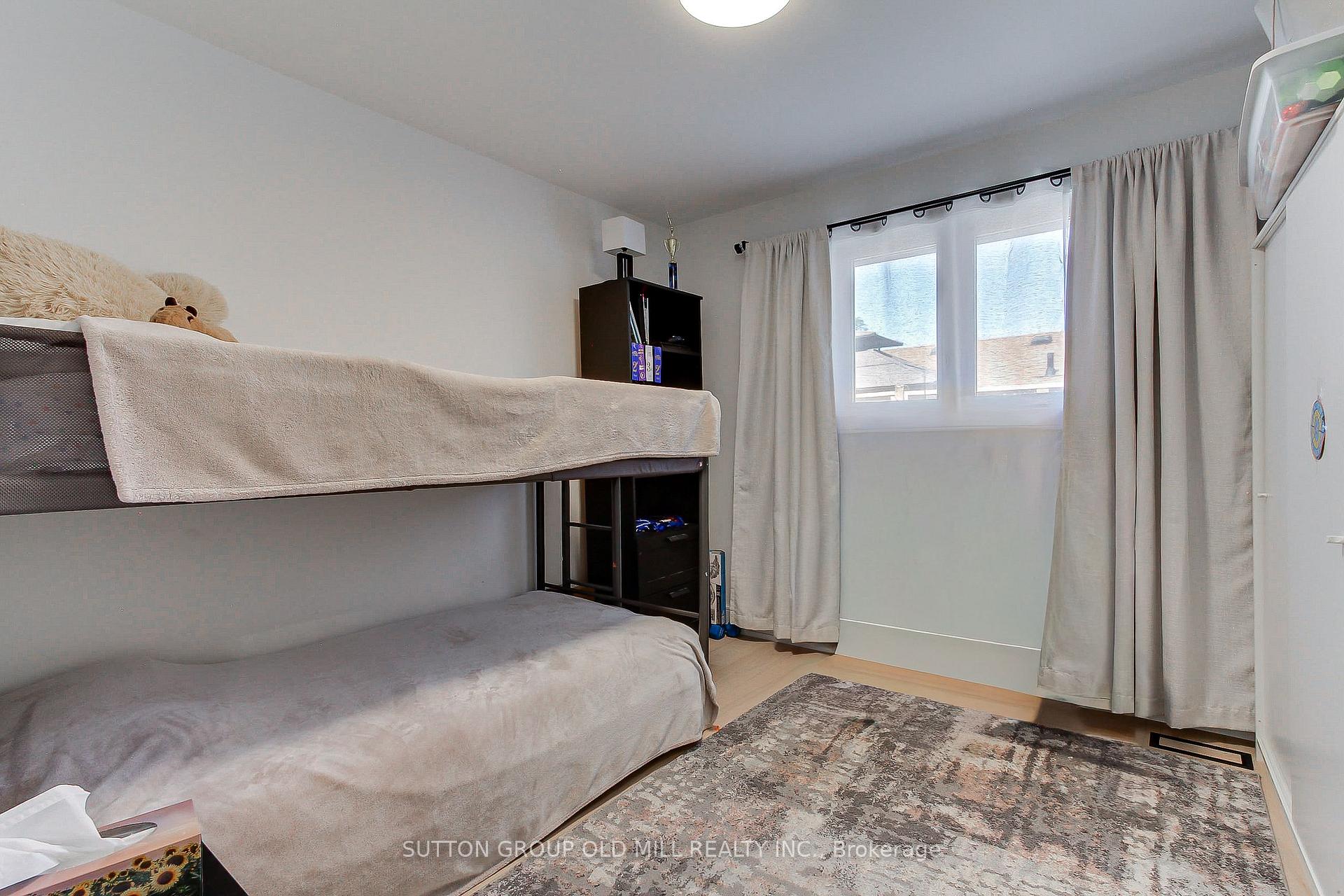 Photo 16 of 23 Moore Park Crescent, Halton Hills, Georgetown — HOMEH